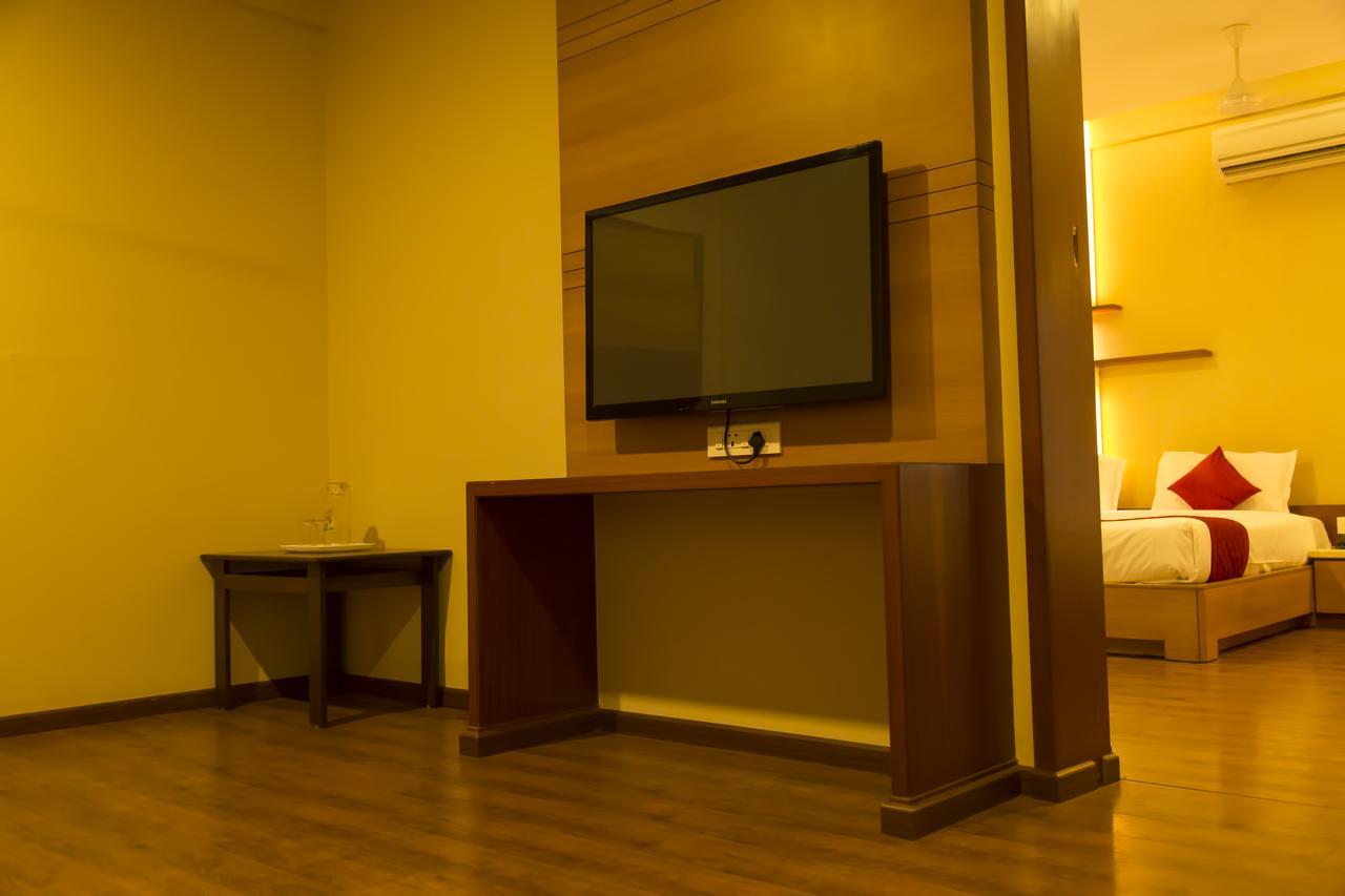 Hotel Sri Sakthi Тирупур Екстериор снимка