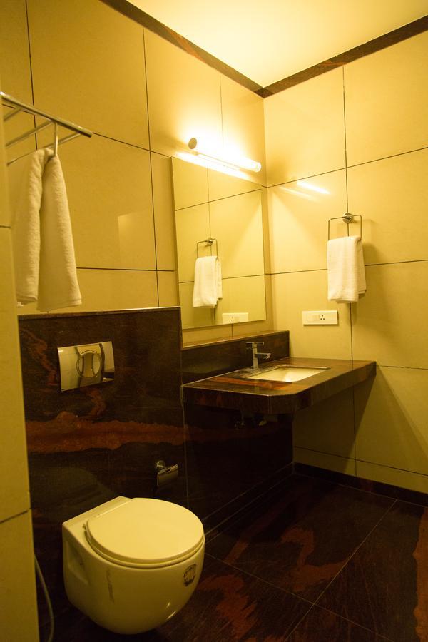Hotel Sri Sakthi Тирупур Екстериор снимка