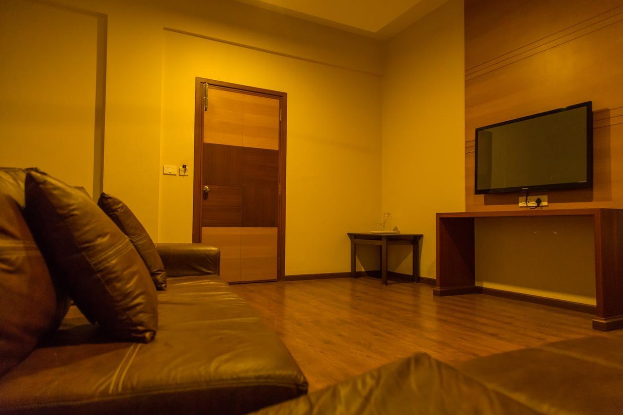 Hotel Sri Sakthi Тирупур Екстериор снимка